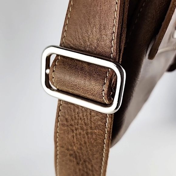 ROOTS Tan Leather Vintage Crossbody Bag Purse Multi Pockets Adjustable Strap - Picture 14 of 16